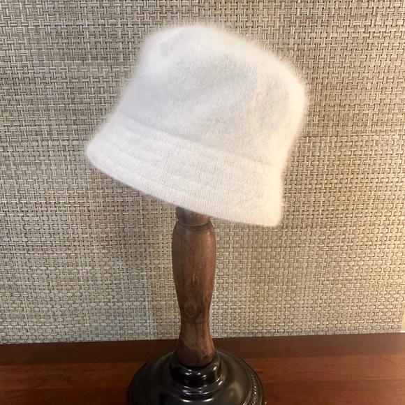 🌟HP🌟NWOT Winter White Angora Cloche/Bucket Hat by Capelli of New York - Picture 7 of 10